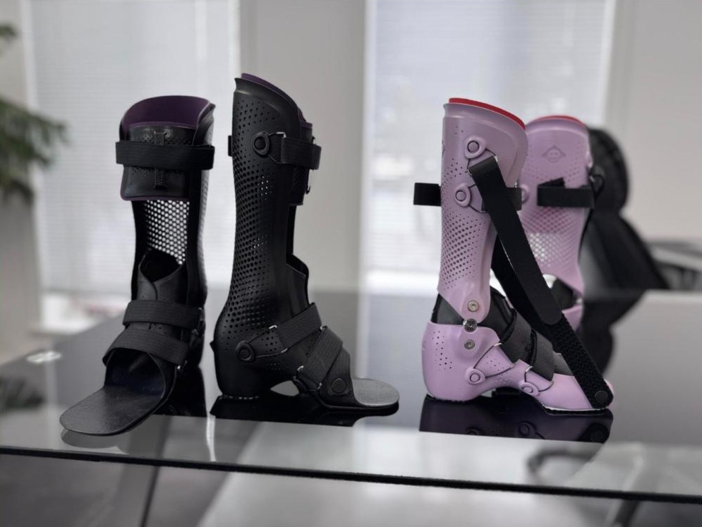Custom 3D printed solid and hinged ankle foot orthoses in black and pink, made by WingTek near Regina, Saskatchewan